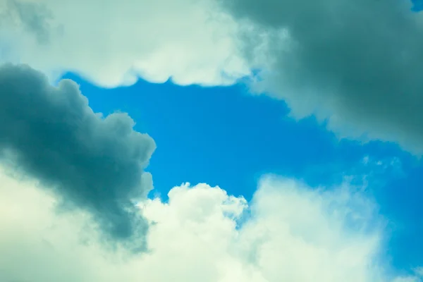 Deep blue sky with clouds — Stock Photo, Image