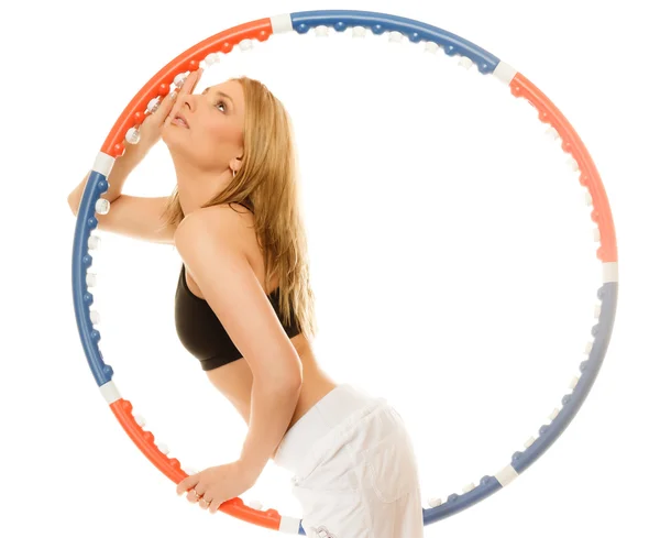 Chica haciendo ejercicio con hula hoop . —  Fotos de Stock