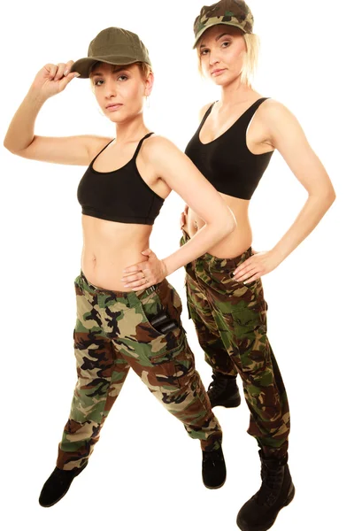 Iki kadın askeri giysiler — Stok fotoğraf