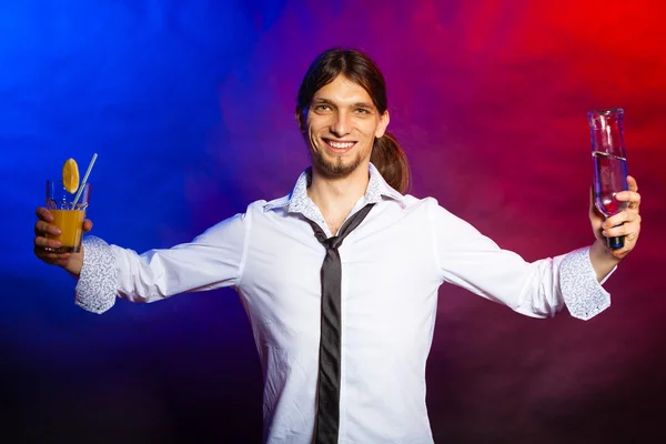 Young man bartender pouring drink — Stock Photo, Image