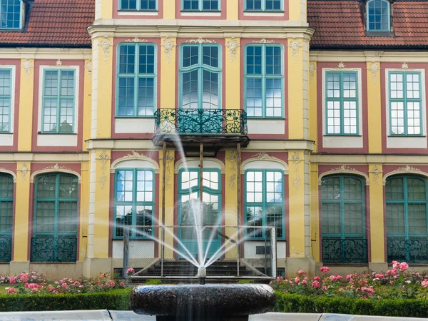 Abbots palace with fountain in garden — Stock Photo, Image