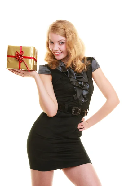 Chica con caja de regalo — Foto de Stock