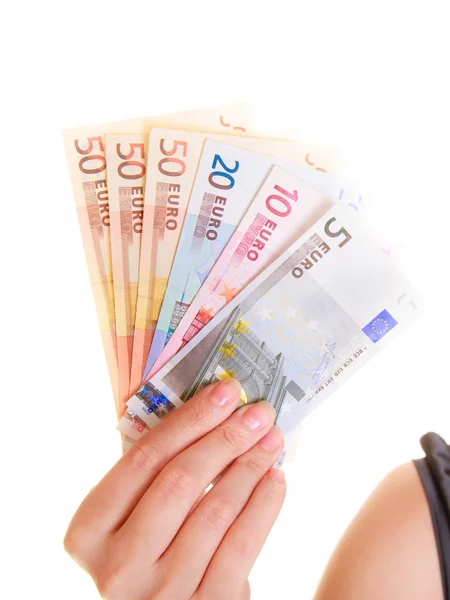 Vrouw houdt euro munt geld — Stockfoto