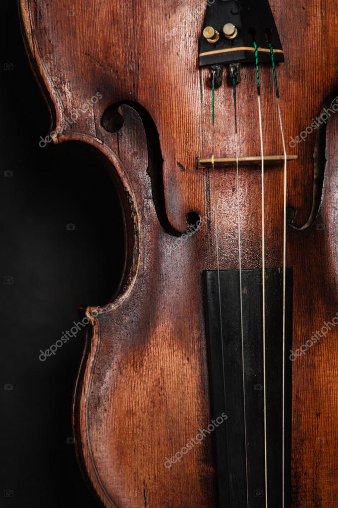 Forkludret ørn lungebetændelse Old wooden violin stringed instrument Stock Photo by ©Voyagerix 54936017