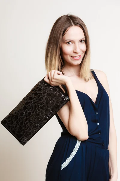 Stilvolle Frau mit Handtasche — Stockfoto