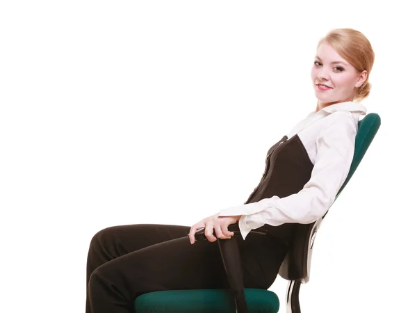 Mujer de negocios relajándose en la silla — Foto de Stock