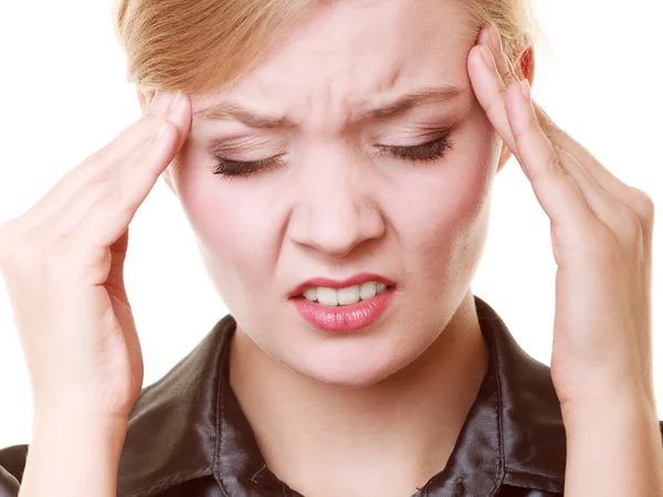 Mujer de negocios que sufre de dolor de cabeza —  Fotos de Stock