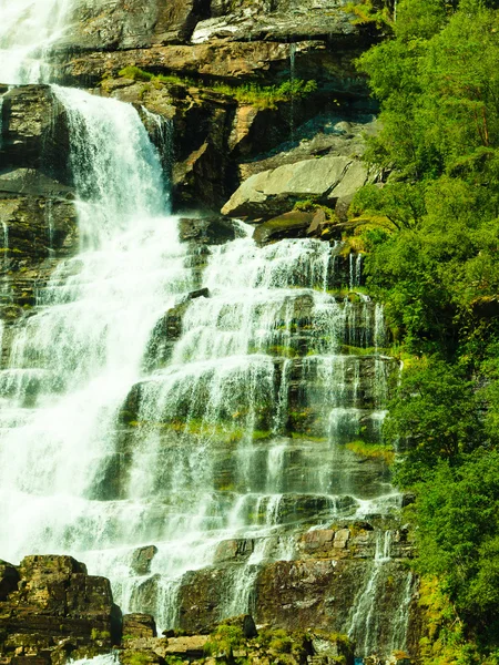 Cascade de Tvindefossen près de Voss — Photo