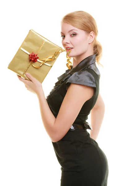 Menina com caixa de presente — Fotografia de Stock