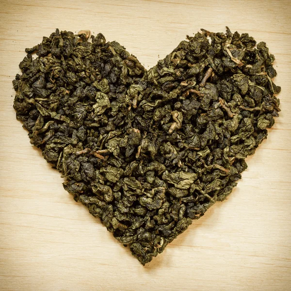 Zelený čaj listy ve tvaru srdce — Stock fotografie