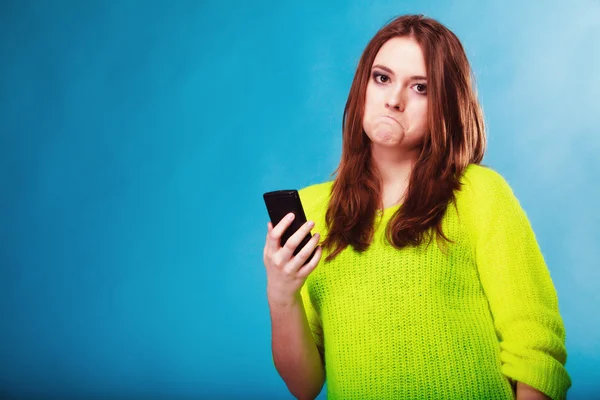 Teenage girl with mobile phone — Stock Photo, Image