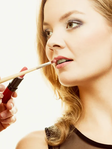 Woman applying lipstick with brush — Stock Photo, Image