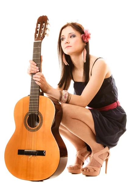 Sommer pige med guitar - Stock-foto