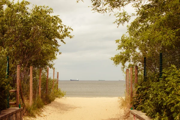 Ingresso alla spiaggia sabbiosa — Foto Stock