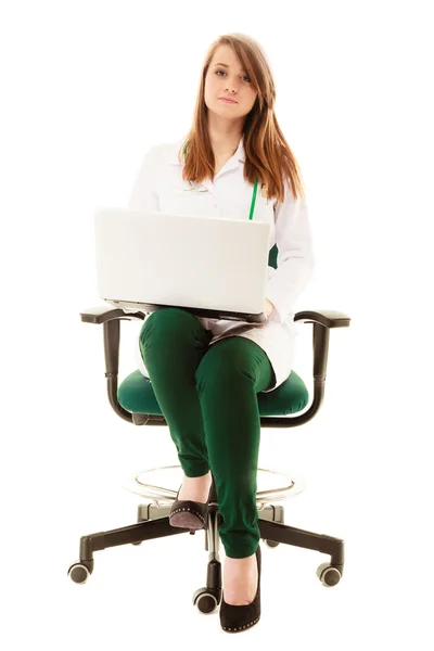 Woman doctor working on laptop — Stock Photo, Image