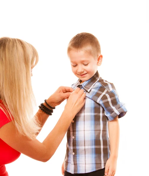 Mother and son buttoning on shirt — Stock Photo, Image