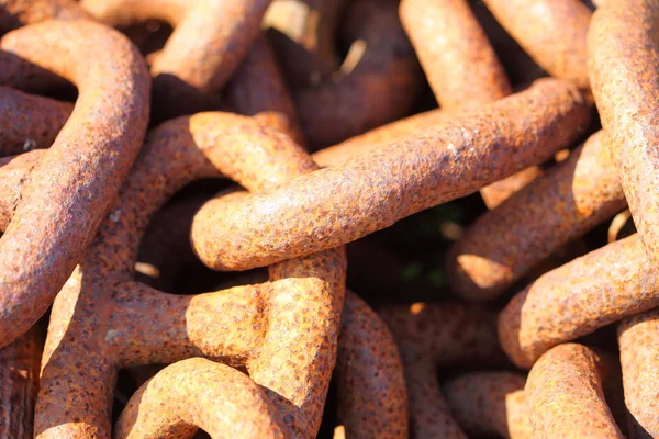 Large rusty chain links — Stock Photo, Image