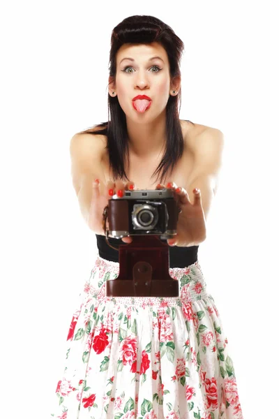 Menina muito retro segurando câmera vintage — Fotografia de Stock