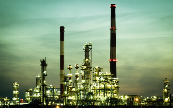 Impianto petrolchimico di raffineria a Danzica — Foto Stock