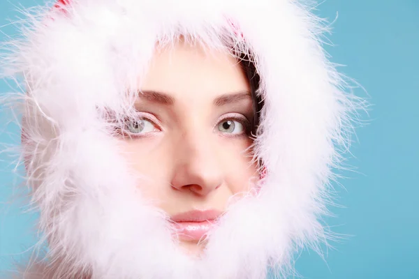 Woman covered her face with fur — Stock Photo, Image
