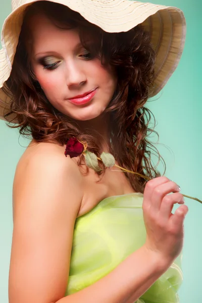 Cappello donna con rosa secca — Foto Stock