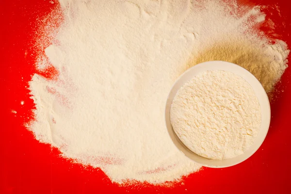 Wheat flour on red silicone mat — Stock Photo, Image