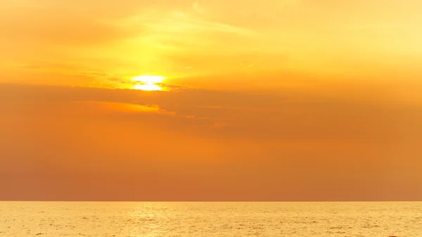 Beautiful sunset over the sea — Stock Photo, Image