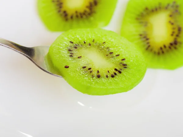 Plate with slices of kiwi — Stock Photo, Image