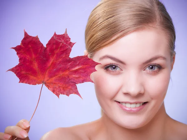 Young woman with red maple leaf. — Stock Photo, Image