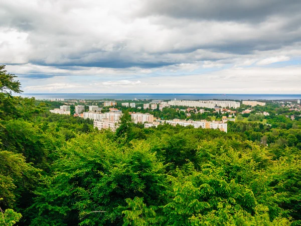 Dzielnicy Gdańska budynków i morze. — Zdjęcie stockowe