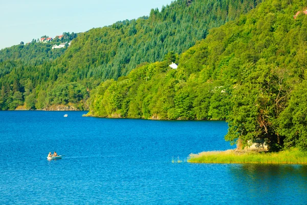 Toerisme en reizen. landschap en fjord in Noorwegen. — Stockfoto
