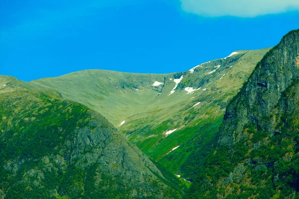 Tourism and travel. Mountains and fjord in Norway. — Stock Photo, Image