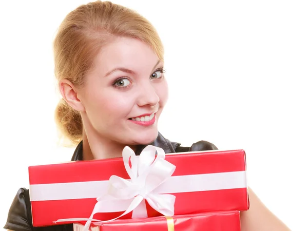 Donna con scatole regalo — Foto Stock