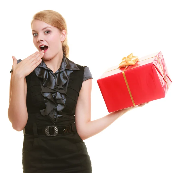 Donna con confezione regalo — Foto Stock