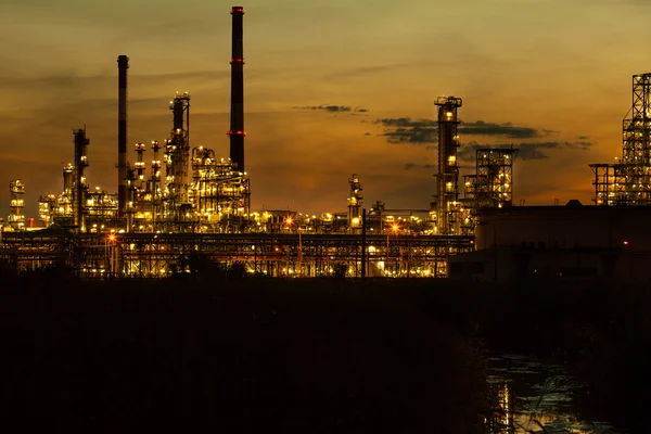 Vista de la planta petroquímica de la refinería en Gdansk, Polonia — Foto de Stock