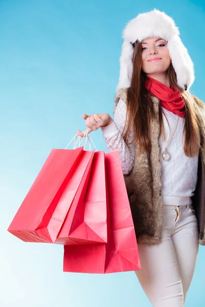 Donna con shopping bags posa — Foto Stock