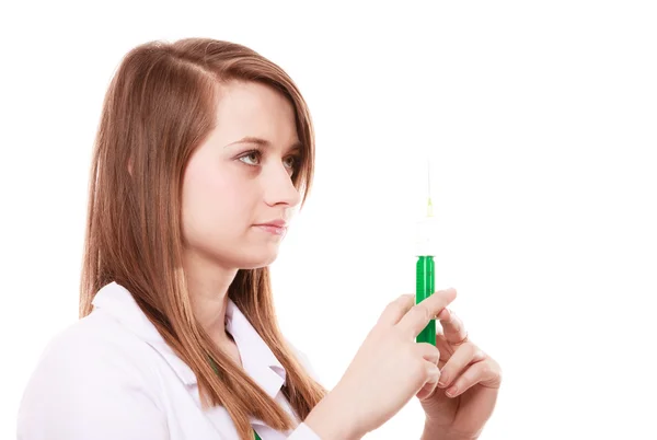 Mulher médico segurando seringa — Fotografia de Stock