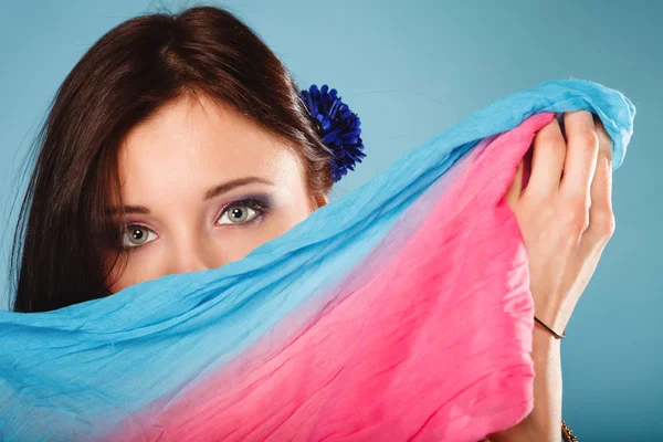 Woman hides her face — Stock Photo, Image