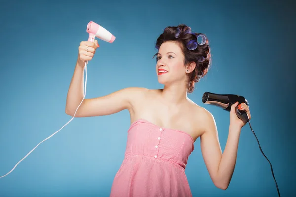 Girl styling hair — Stock Photo, Image