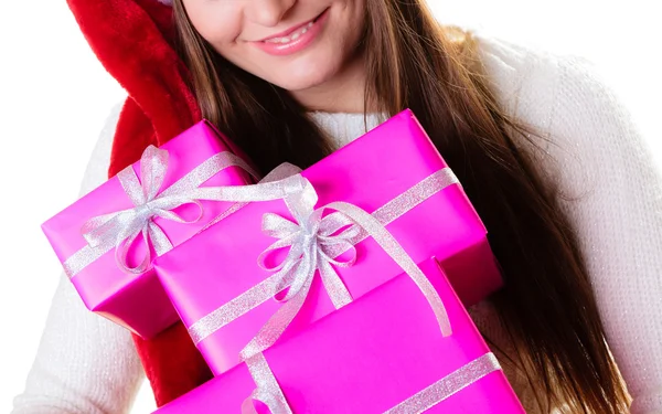 Vrouw met geschenkdozen — Stockfoto