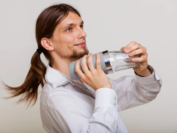 Man with shaker making cocktail — Stock Photo, Image