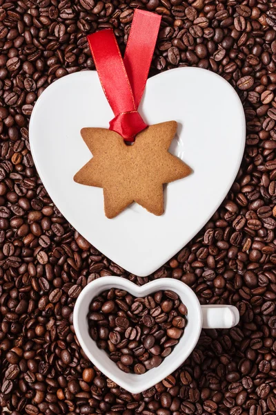 Christmas cookie and coffee beans — Stock Photo, Image