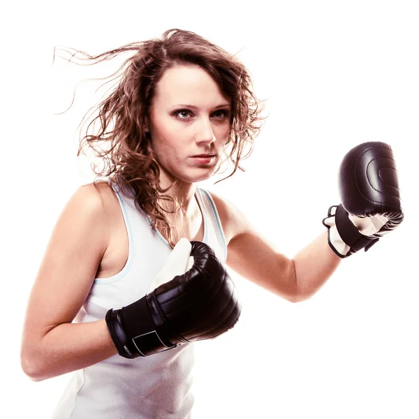 Mujer en guantes negros boxeo —  Fotos de Stock