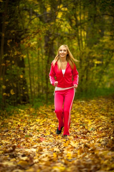 Jovem mulher Jogging — Fotografia de Stock