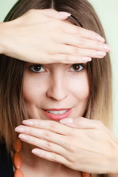 Girl making frame with hands — Stock Photo, Image