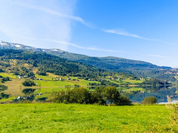 Krajina a fjord v Norsku. — Stock fotografie