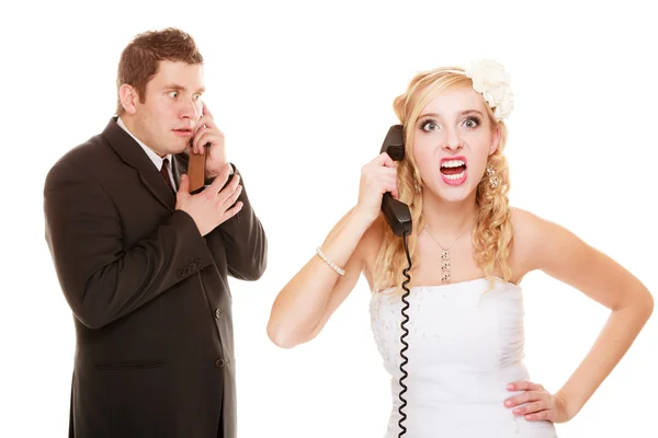 Bride and groom talking on phone — Stock Photo, Image