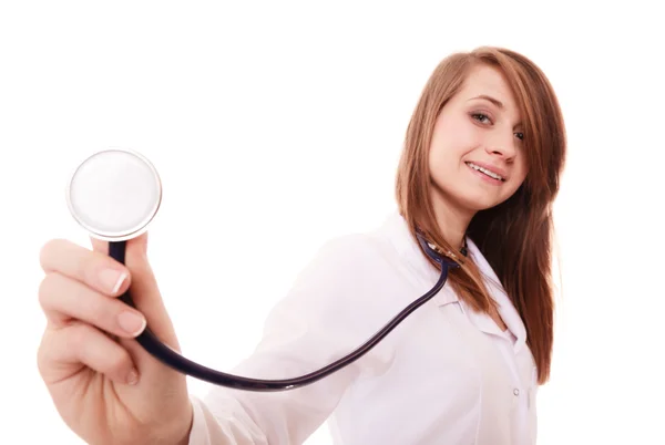 Médico. Doctora en bata de laboratorio con estetoscopio — Foto de Stock