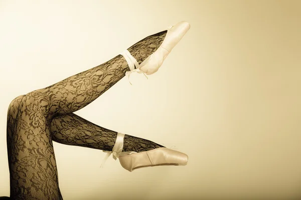 Female legs dancer in ballet shoes — Stock Photo, Image