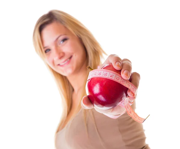 Vrouw houdt van apple en meetlint — Stockfoto